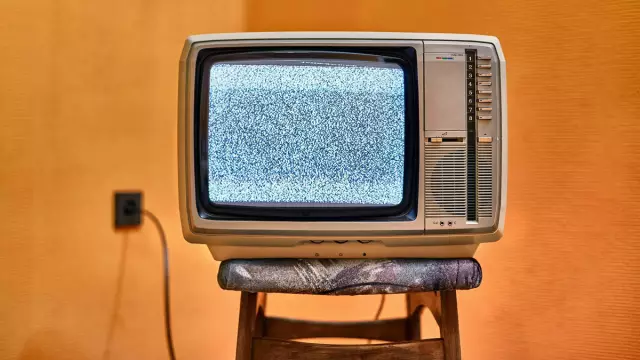Почему мой телевизор RCA не включится?
