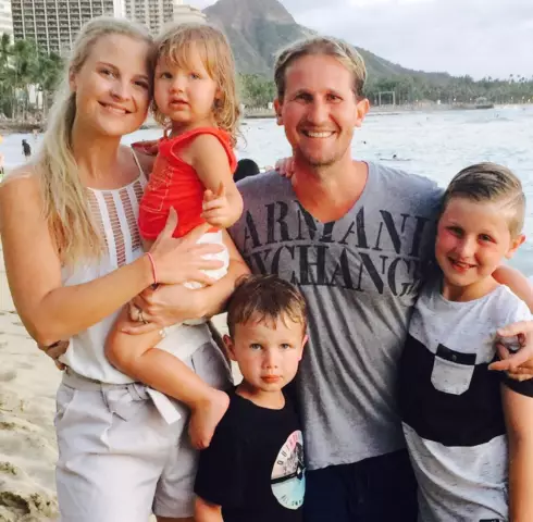 Aussie Family дает свои исторические мечты домой Два современных дополнения