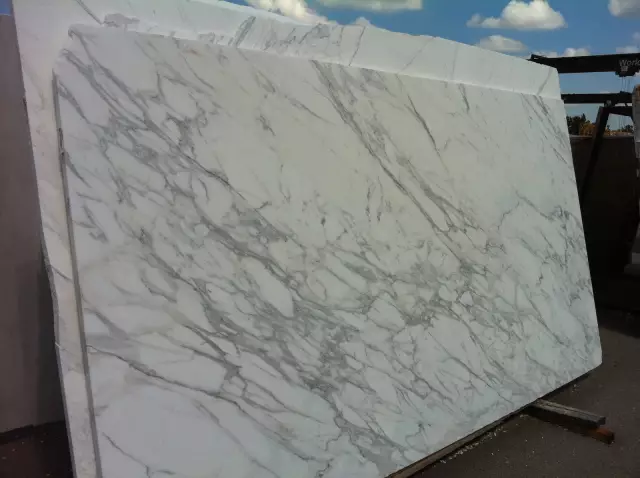 Carrera Marble Vs. Скульптурный мрамор