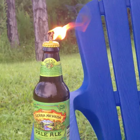 У Tiki Torches требуется специальное масло?