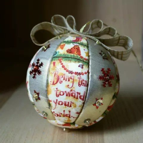 Как украсить шарики из виноградника