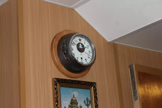 Как повесить часы кукушки