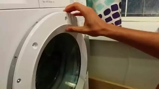 Как затянуть переднюю дверцу стиральной машины